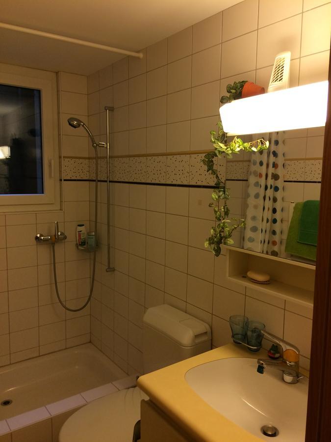 Mona'S Sleep & Go Bed & Breakfast Buren  Eksteriør bilde