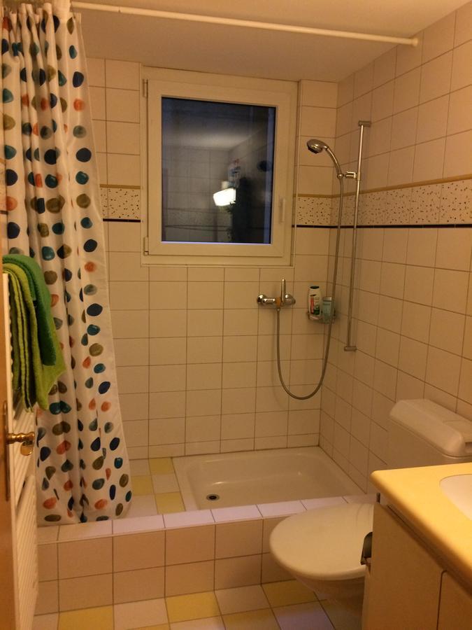 Mona'S Sleep & Go Bed & Breakfast Buren  Eksteriør bilde