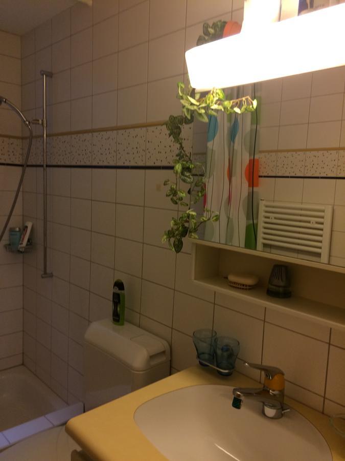 Mona'S Sleep & Go Bed & Breakfast Buren  Eksteriør bilde