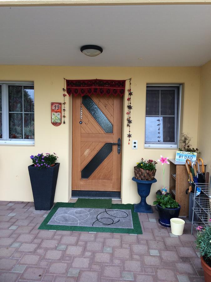 Mona'S Sleep & Go Bed & Breakfast Buren  Eksteriør bilde