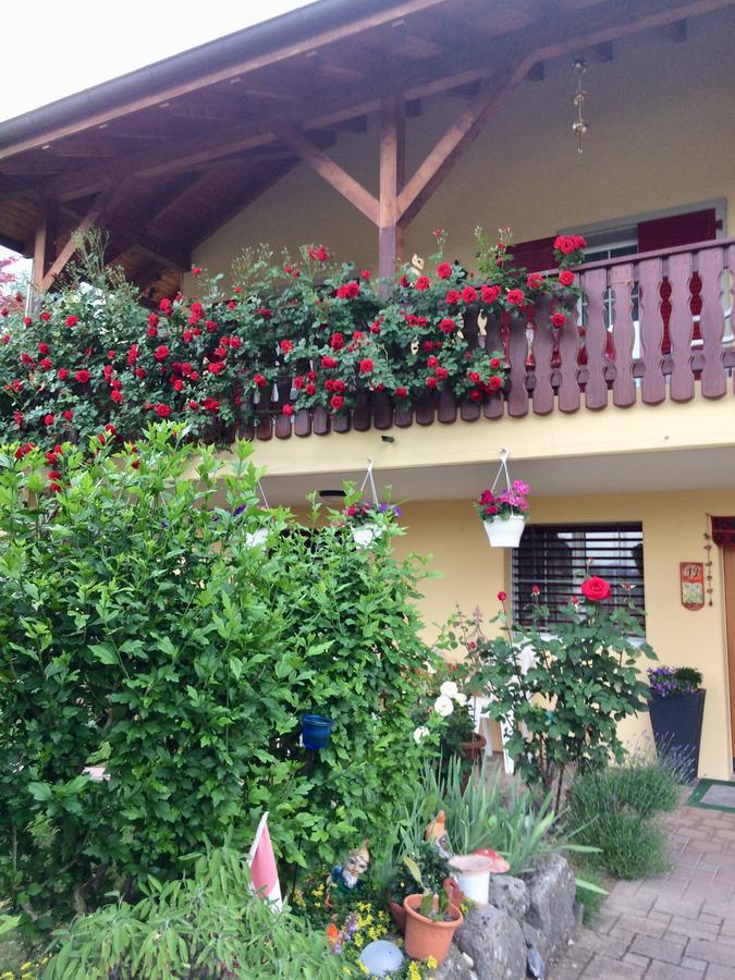 Mona'S Sleep & Go Bed & Breakfast Buren  Eksteriør bilde